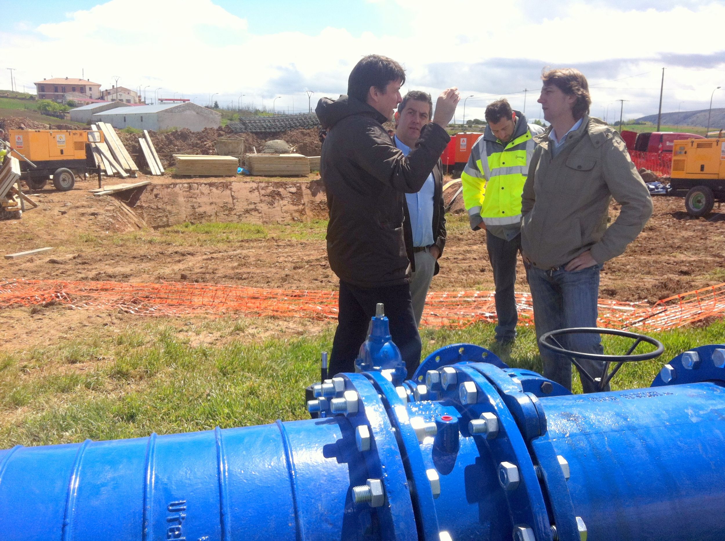 El Ayuntamiento mejora la red de abastecimiento de agua a todos sus barrios con una canalización alternativa que evitará nuevos cortes 